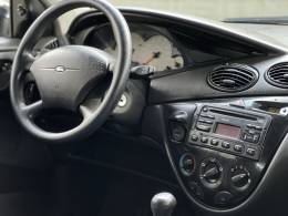 FORD - FOCUS - 2004/2003 - Prata - R$ 25.000,00