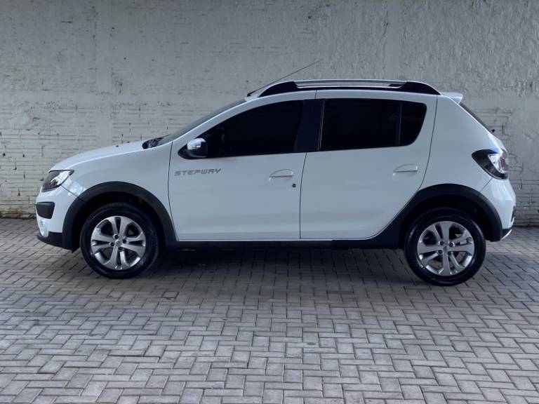 RENAULT - SANDERO - 2015/2016 - Branca - R$ 50.000,00