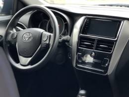 TOYOTA - YARIS - 2021/2022 - Cinza - R$ 85.000,00
